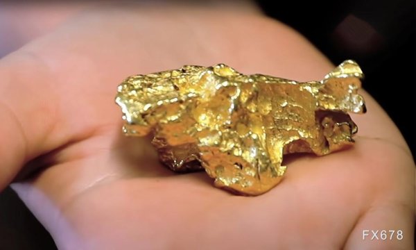 信钰配资 金价触及3500关口！特朗普与鲍威尔＂权力对决＂引爆全球避险交易