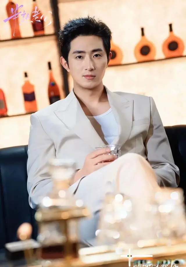 尚红网  王凯沐新剧官宣定档！预约量破50万，女主对比韩雨彤差距明显！